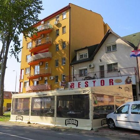 Domin Osijek Hotel Bagian luar foto