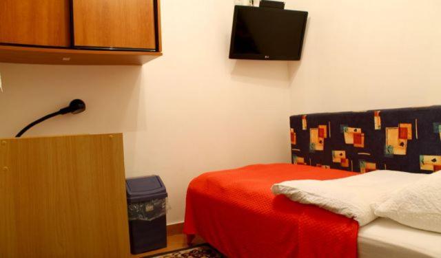 Domin Osijek Hotel Bagian luar foto