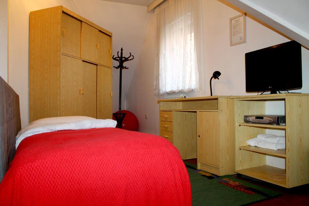 Domin Osijek Hotel Bagian luar foto