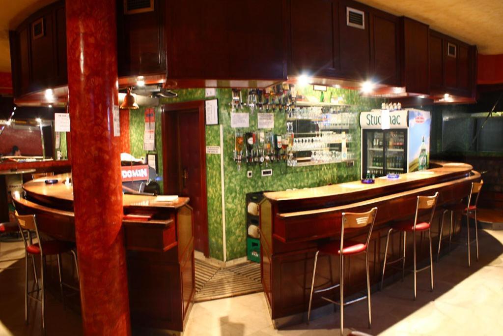 Domin Osijek Hotel Bagian luar foto