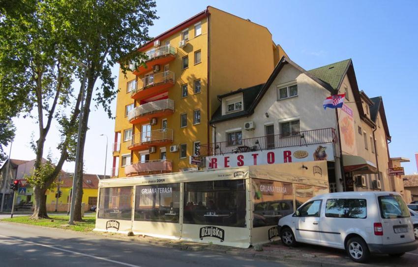 Domin Osijek Hotel Bagian luar foto